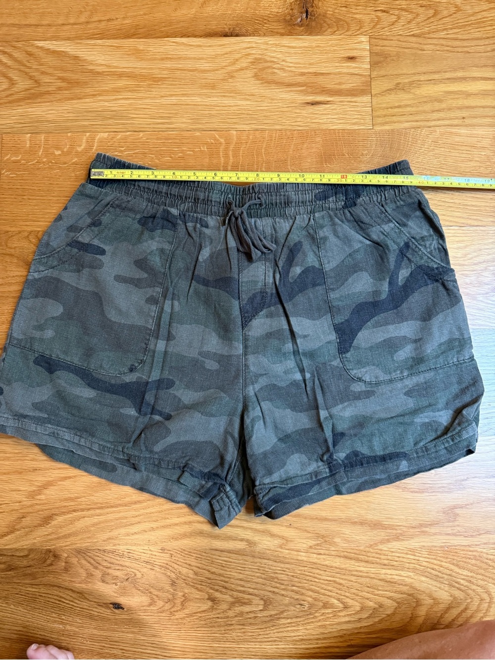 Women’s Camo Drawstring Linen-Blend Shorts
